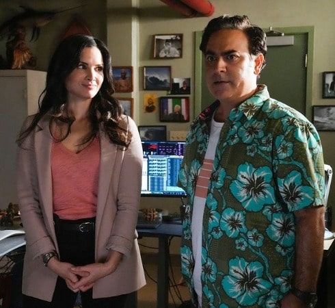 Picture of Jason Antoon with his co-actress in a scene of a series NCIS Hawaii